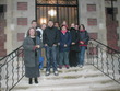 pose devant l'entrée de l'archevêché